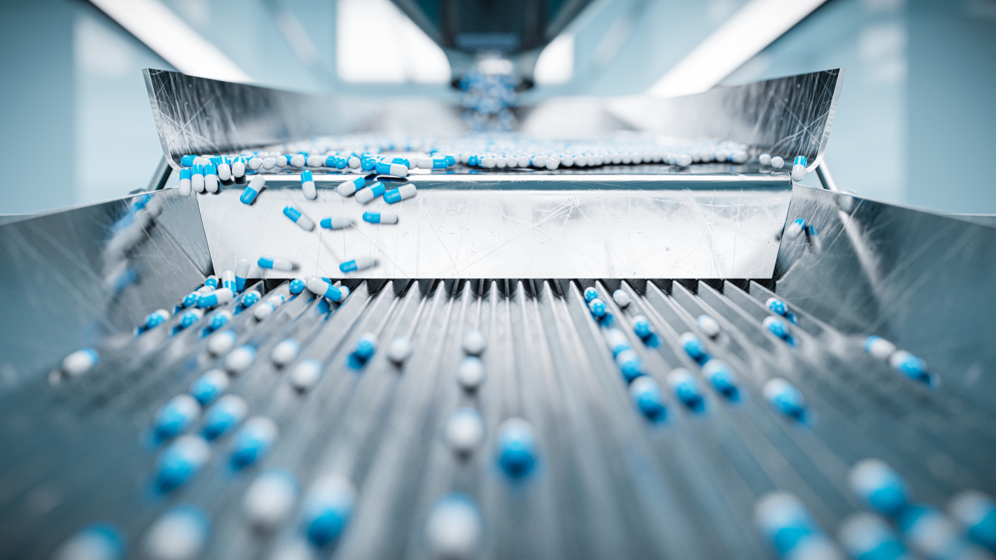 Sorting pharmaceutical capsules by a sorting machine on a production line